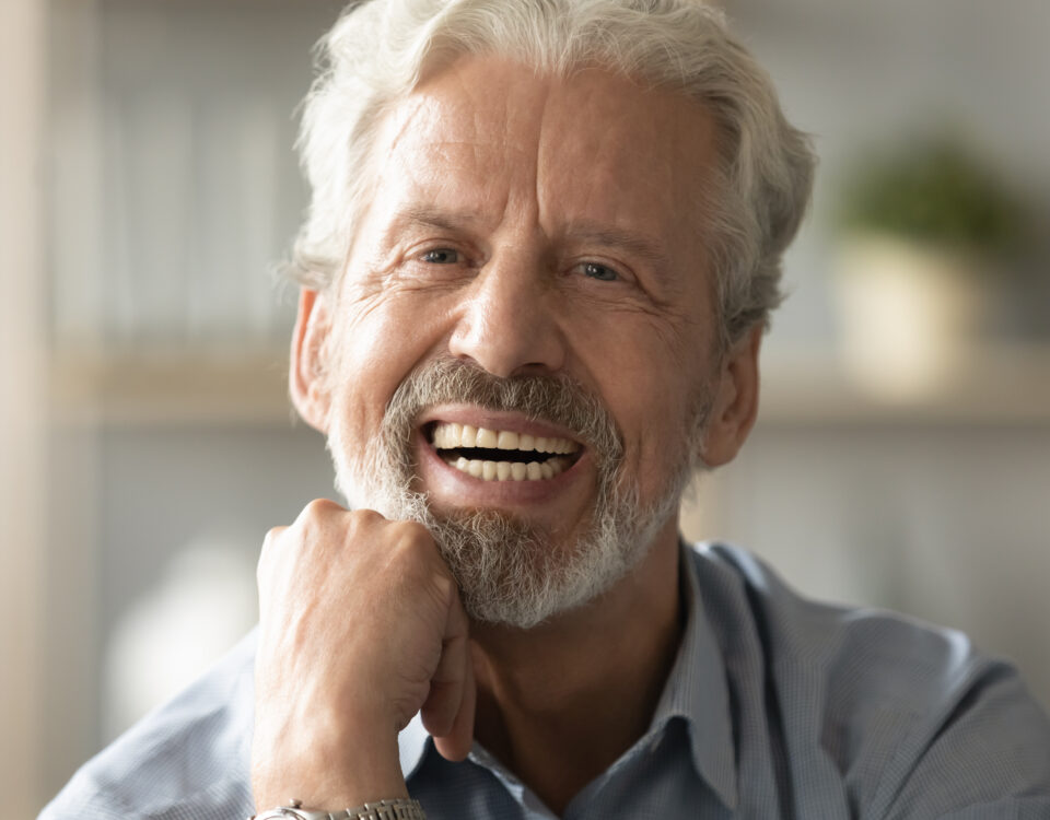 the-denture-wearers-guide-to-optimal-oral-health-5-tips-for-improving-your-smile