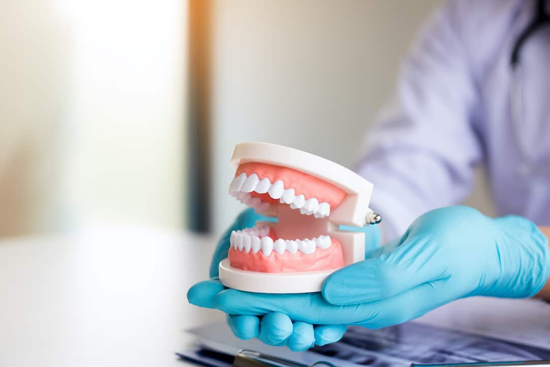 the-dos-and-donts-of-caring-for-dentures