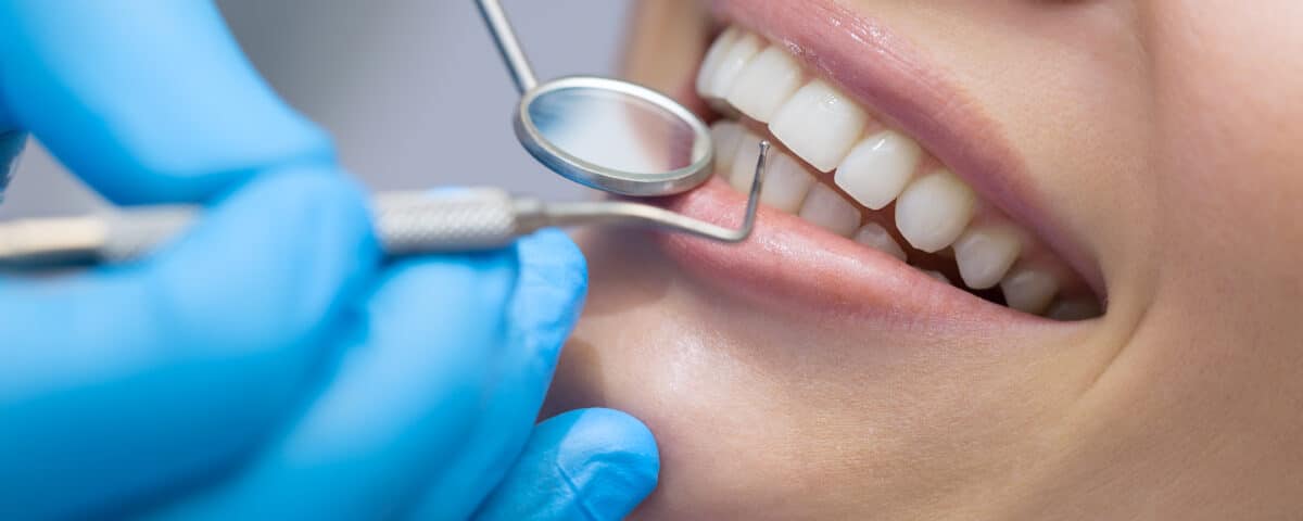 the-unseen-enemy-how-to-defeat-dental-plaque-and-protect-your-teeth